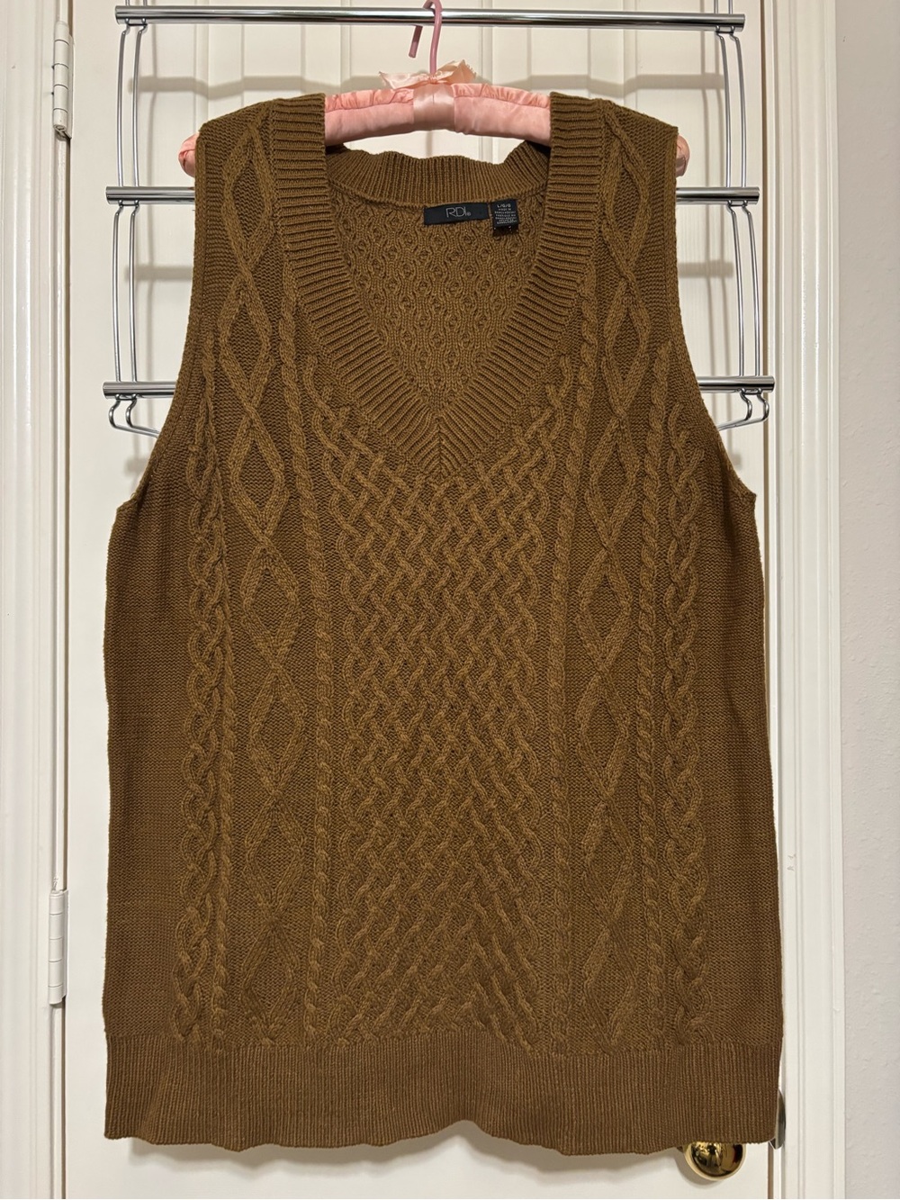 RDI Cable Knit V-Neck Sweater Vest in Camel Brown